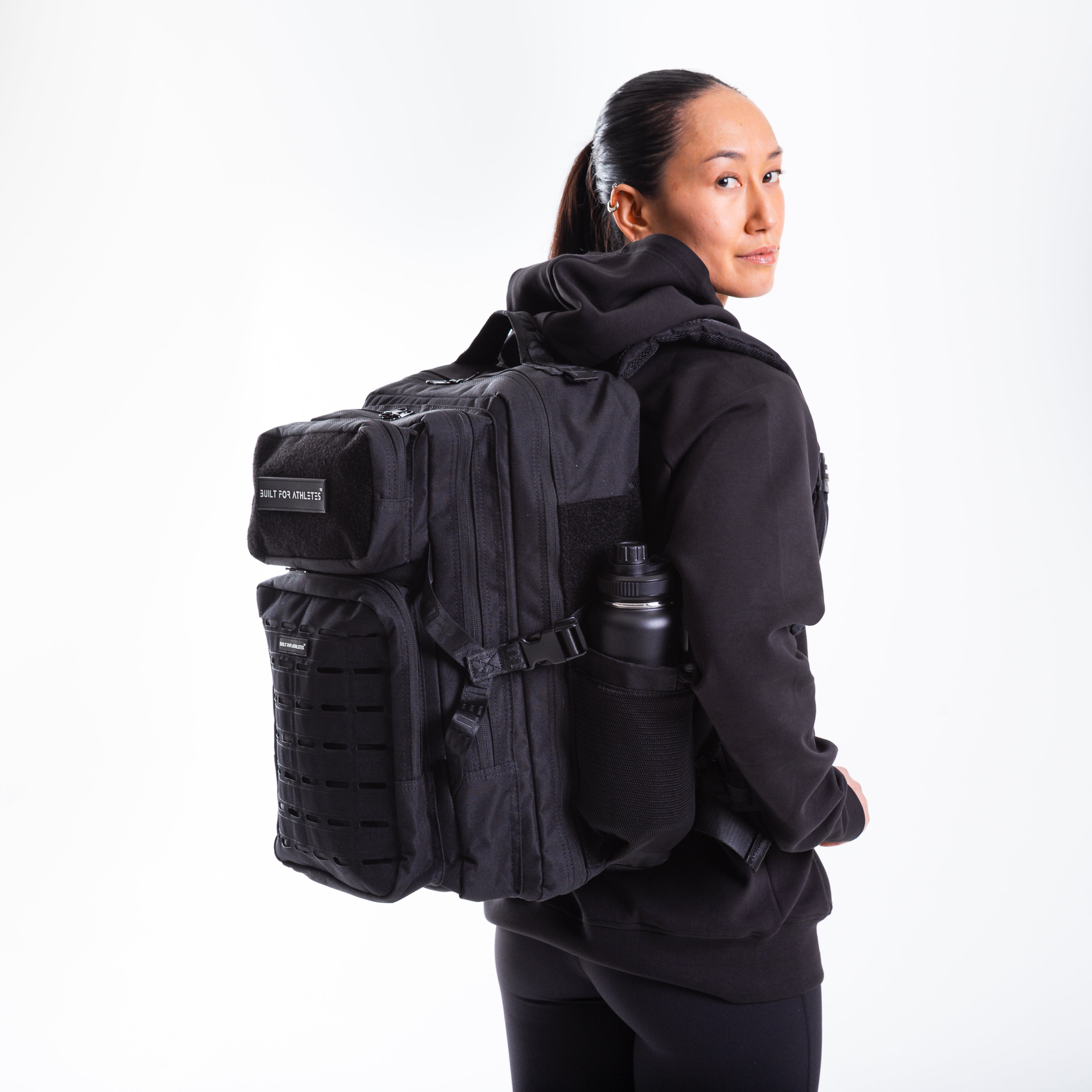 Großer schwarzer Fitnessstudio-Rucksack