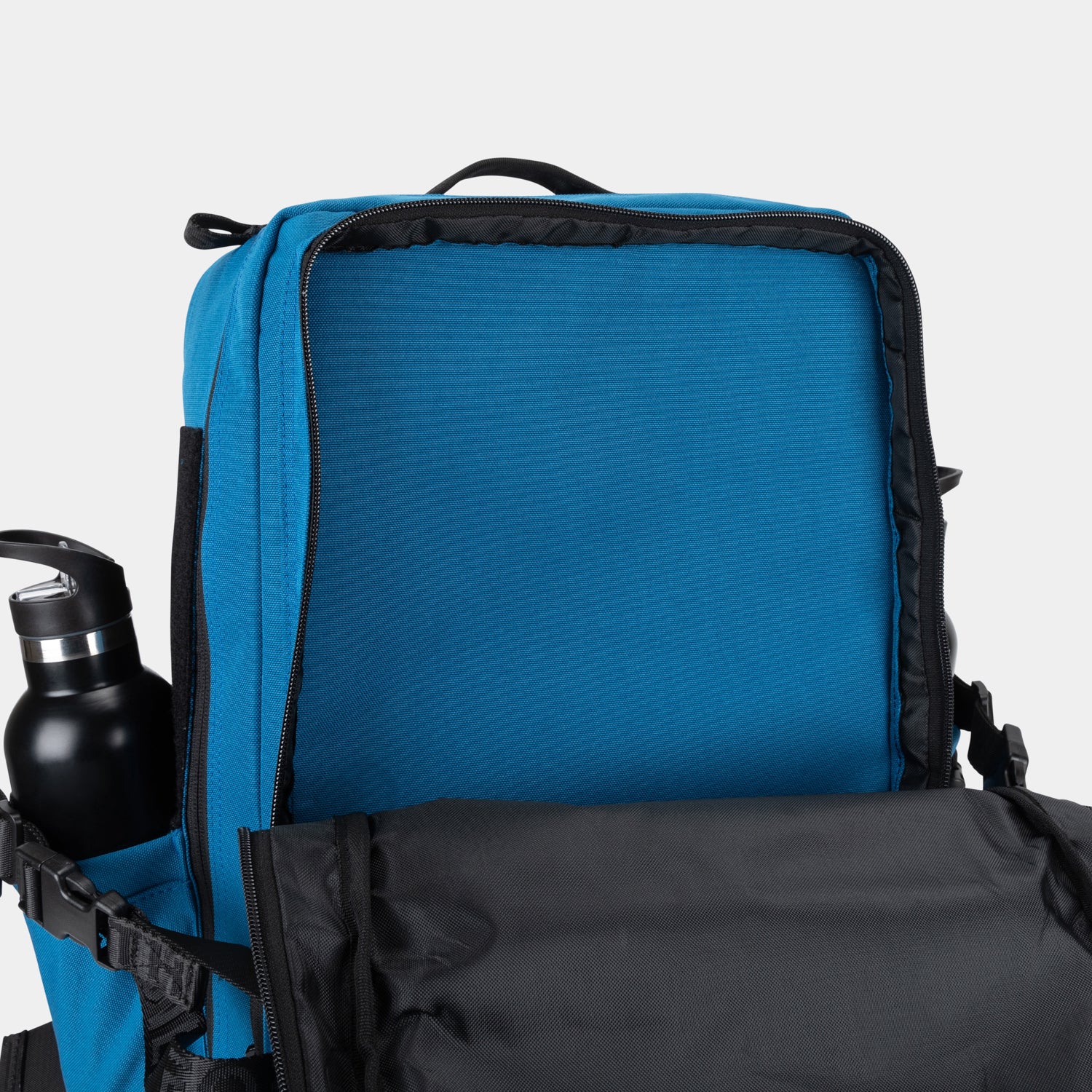 Hundred Club Pastellblauer 45L-Rucksack