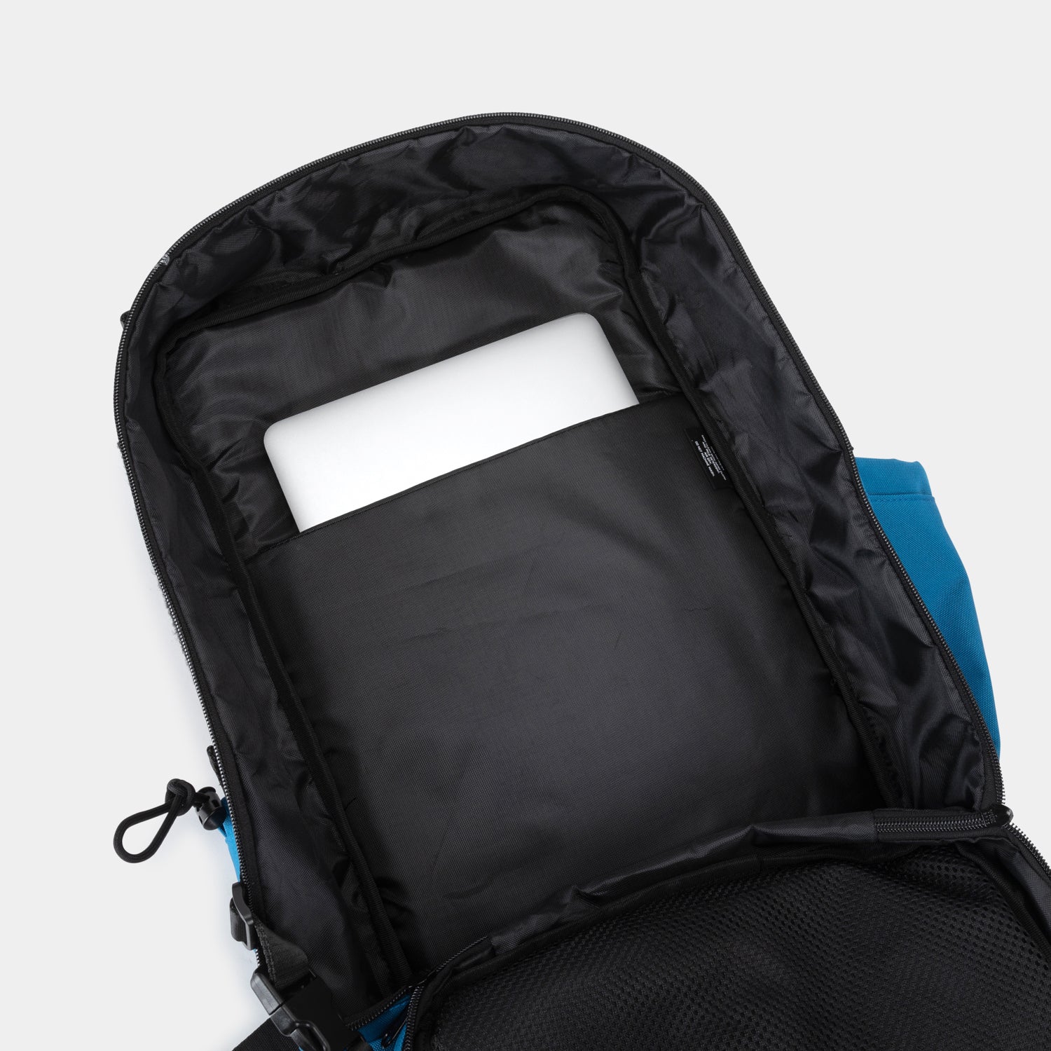 Hundred Club Pastellblauer 45L-Rucksack