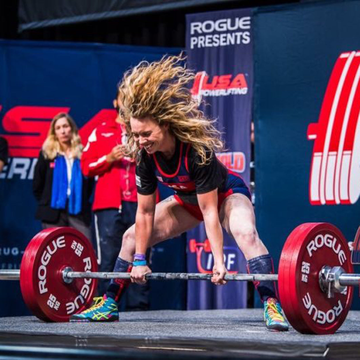 Powerlifterin Heather Connor hebt 200 kg bei 45 kg Körpergewicht