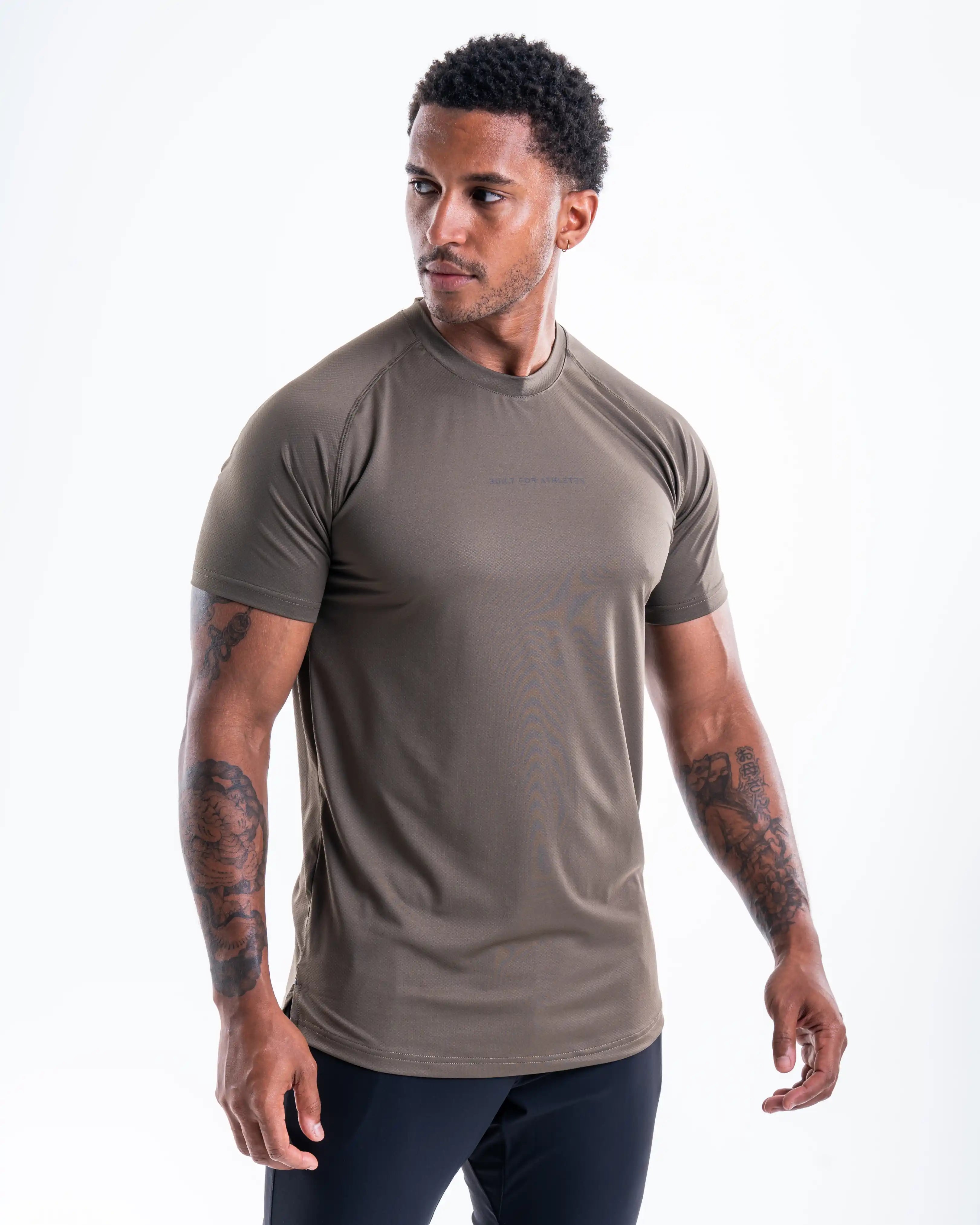 Gebaut für Athleten Mens Shirts Herren Training Tshirt gewaschen Khaki