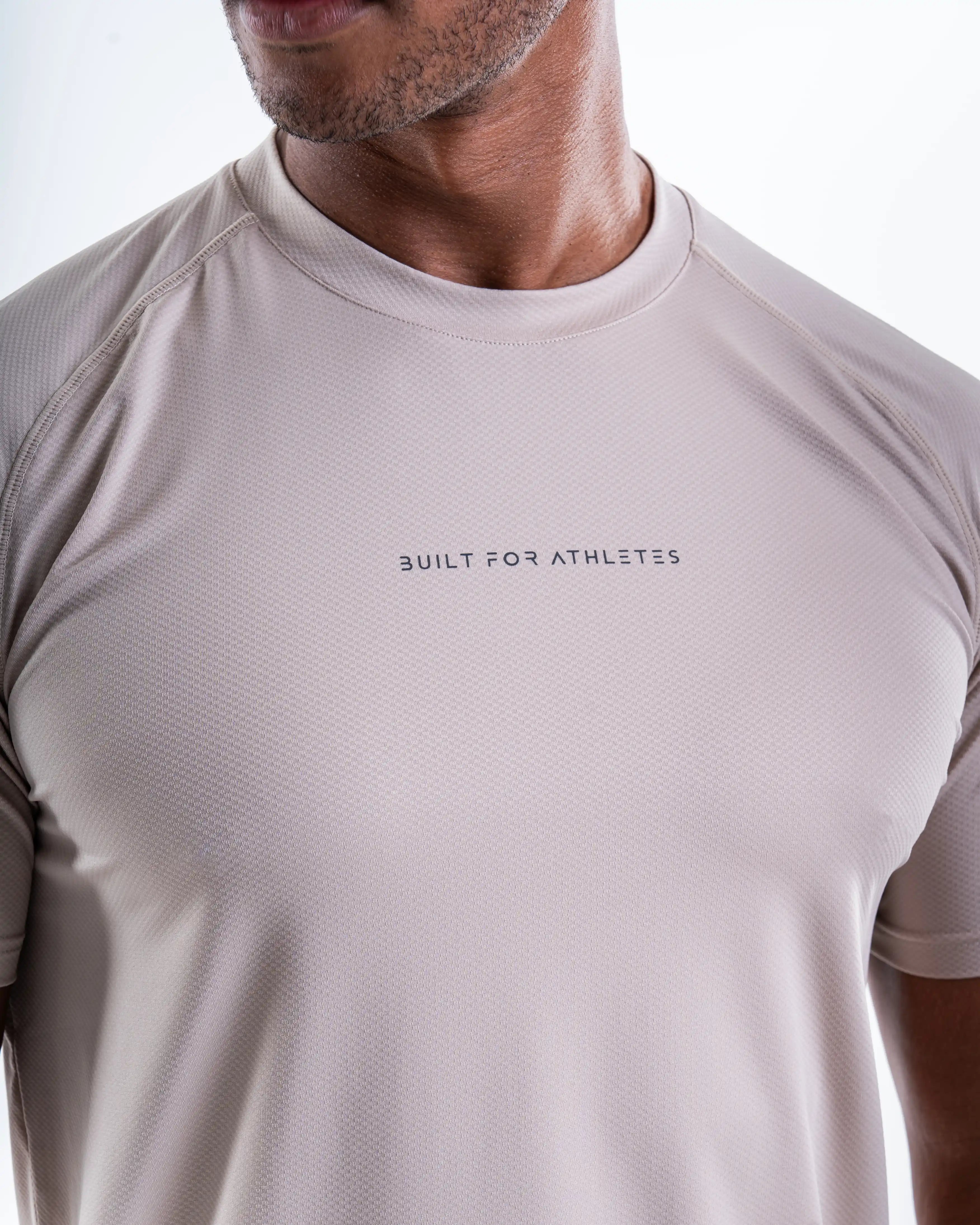 Built For Athletes Mens Shirts Tshirt d'entraînement pour hommes Ecru