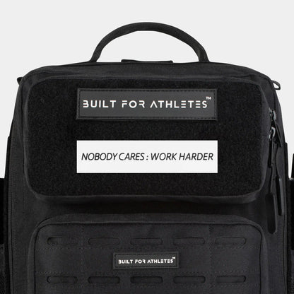 Écusson "Built for Athletes" Texte noir Dos blanc Personne ne s'en soucie : Work Harder Patch